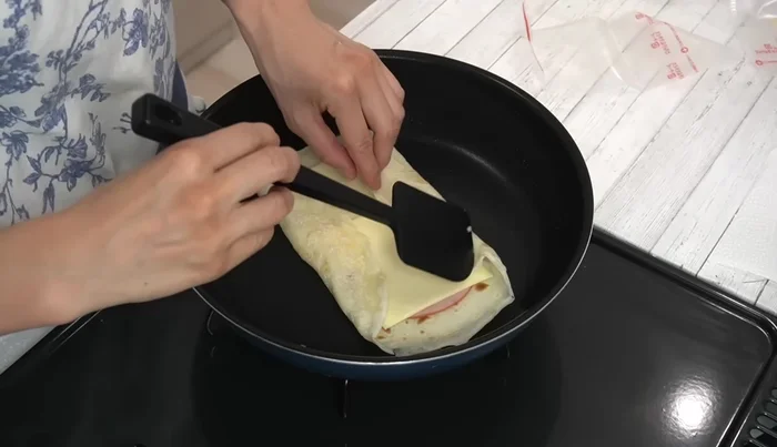Fold and roll: Fold in both ends of the dough, then tightly roll it up.