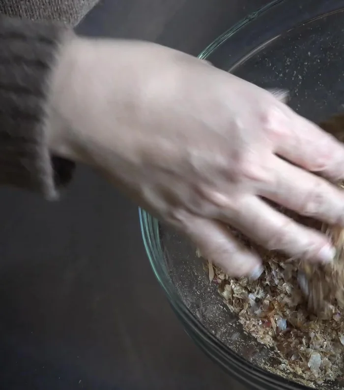 Remove kombu from water, saving 1/2 cup of kombu water. Cut kombu into small pieces. (75.65)