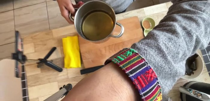 Prepare the dashi. If using kombu dashi, heat gently; do not boil.