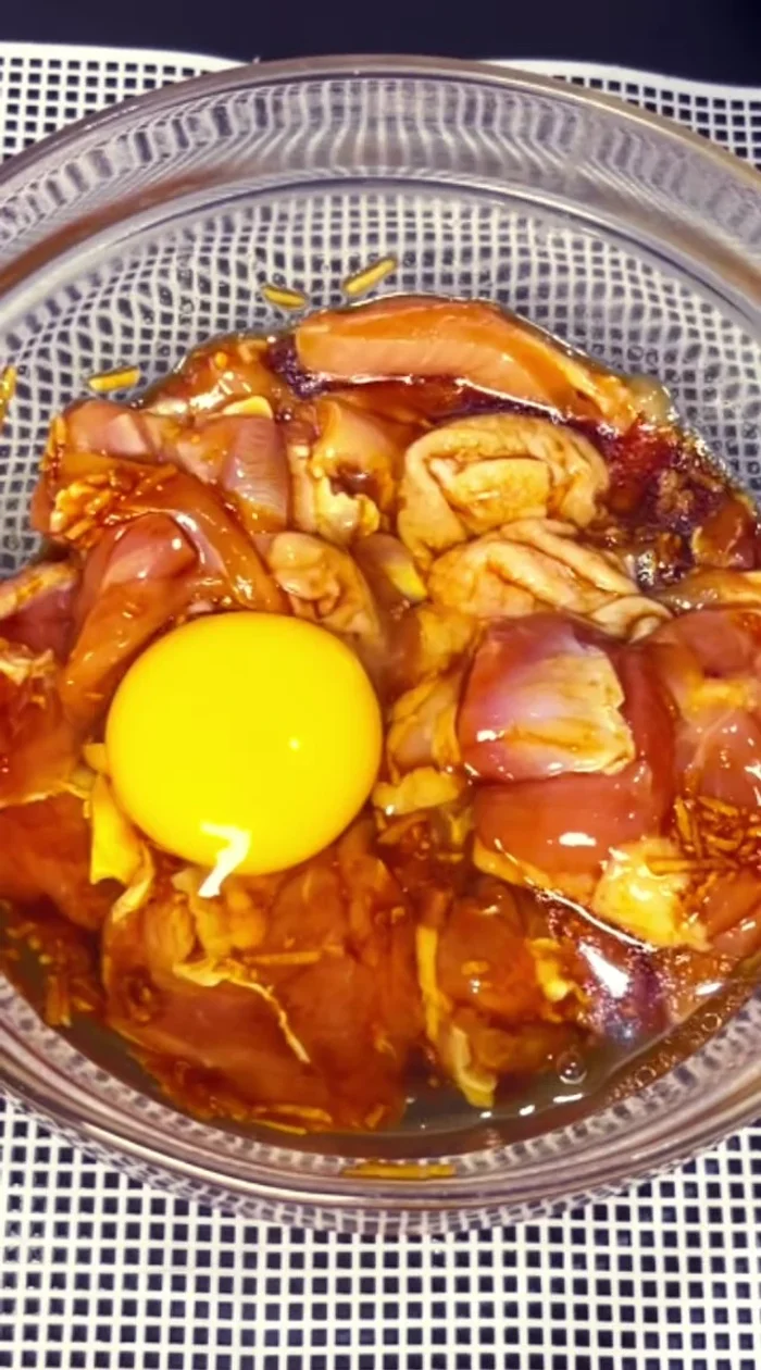 Add an egg to the marinated chicken and mix well.