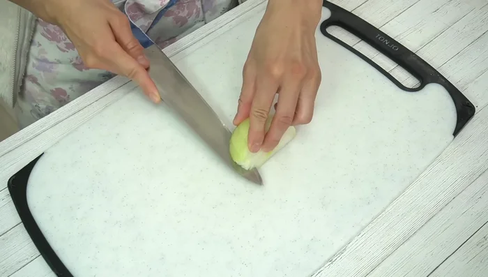 Finely chop onions, garlic, and mushrooms. Slice bell peppers into thin strips. [167.68]