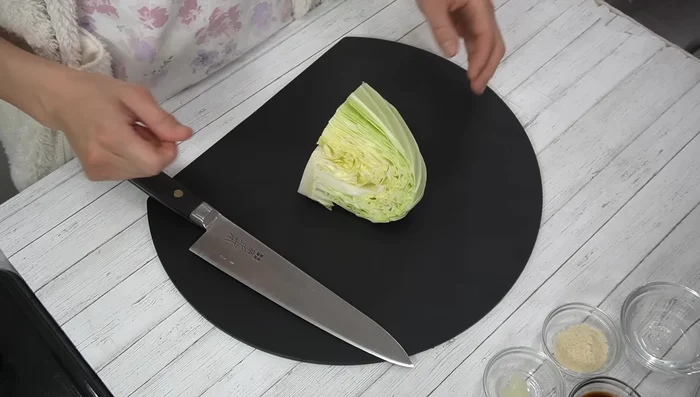 Wash and wipe the cabbage, removing the core. Roughly chop the cabbage, slicing the thick core thinly for even cooking.