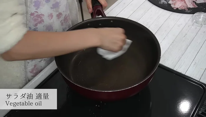 Add a thin layer of oil to the pan, add the pork and stir-fry until about 80% cooked.