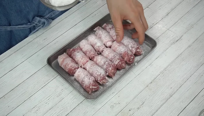 Dust with potato starch: Sprinkle additional potato starch on the rolls to prevent them from falling apart and help the sauce adhere.