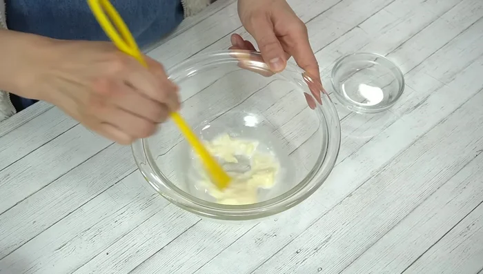 Prepare the batter: In a bowl, gradually add flour to mayonnaise, mixing well to avoid clumping. Add water and mix thoroughly. Cover and refrigerate until ready to use. (This chilling process helps create a crispier batter).