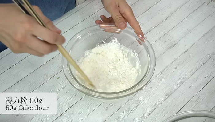 Add batter: Take the chilled batter from the refrigerator. Add the flour to the batter and mix roughly. Then pour the batter over the prepared ingredients and mix thoroughly.