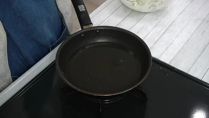 Fry the kakiage: Heat about 5mm of oil in a frying pan over medium heat (around 170°C). Once hot, carefully add spoonfuls of the batter mixture into the hot oil. Gently shape them as they fry.