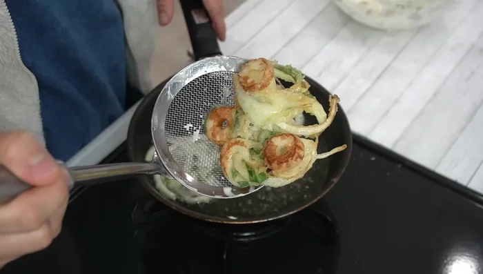 Cook until golden brown: Fry for about 2-3 minutes per side, or until golden brown and crispy. Do not disturb them until the batter has solidified, then gently flip to prevent breaking.
