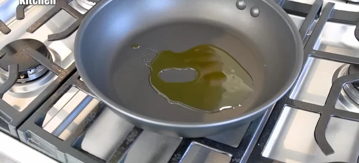 In a frying pan with olive oil, fry the onions, garlic, and bacon until fragrant.