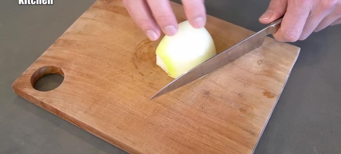 Cut the onion into easy-to-eat slices, keeping some texture.