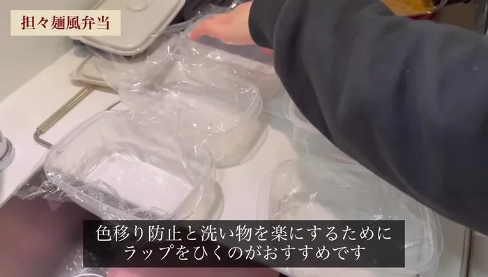 Add 200ml water, 2 teaspoons ground sesame, 2 tablespoons miso, oyster sauce, and 1 teaspoon garlic paste to the meat mixture. Mix until thickened.