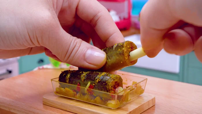 Add lemongrass inside the eel and grill it.