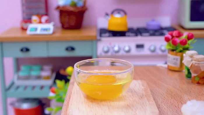 Prepare the batter for the puffer fish: egg and flour.