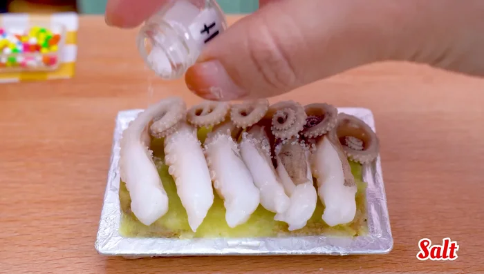 Assemble the dish. Now place the octopus tentacles on top, followed by a bit of salt, pepper, paprika, parsley. Arrange the bay leaves and add tomatoes on top. organo leaves. Drizzle with olive oil.