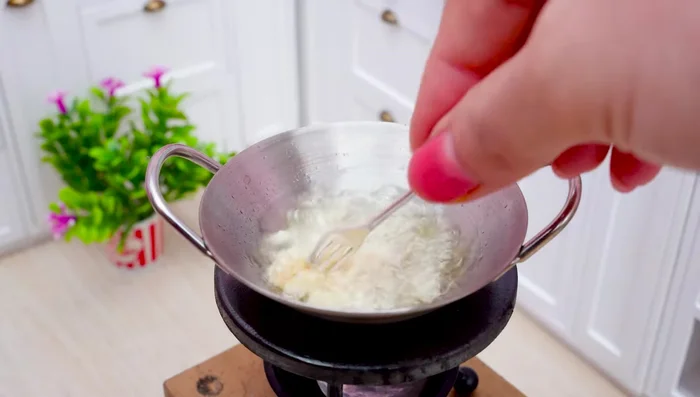 Cook the octopus with garlic, cooking oil, salt, black pepper, chili powder, and parsley.