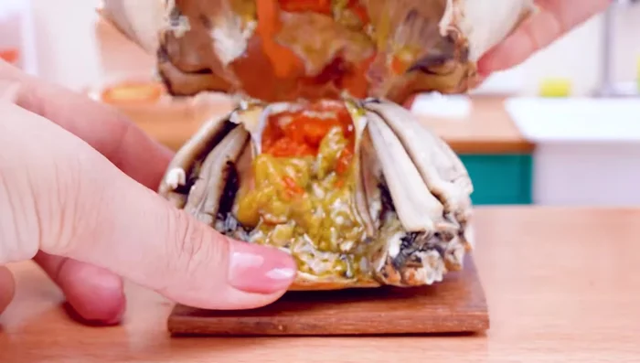 Separate crab meat from the shell.