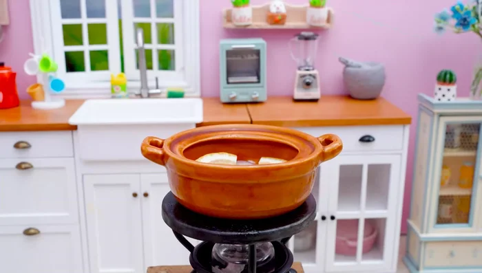 Boil the octopus with a layer of lemon and onion.