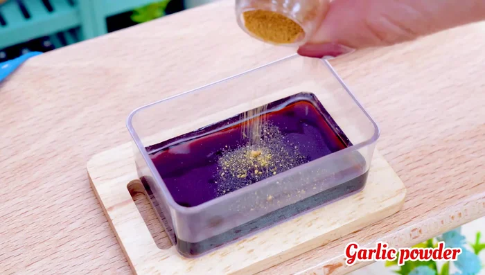 Prepare the sauce: Mix vinegar, soy sauce, garlic powder, and pepper.