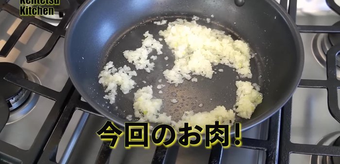 Fry onions and garlic in oil until softened.
