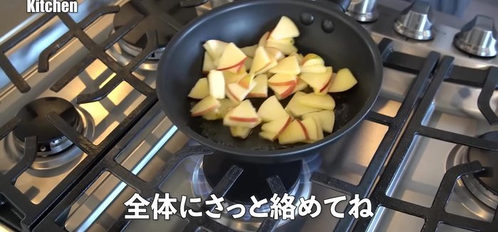 Cook the apples: Add the apple slices to the sugar mixture, cover, and cook over low heat until soft and chewy.