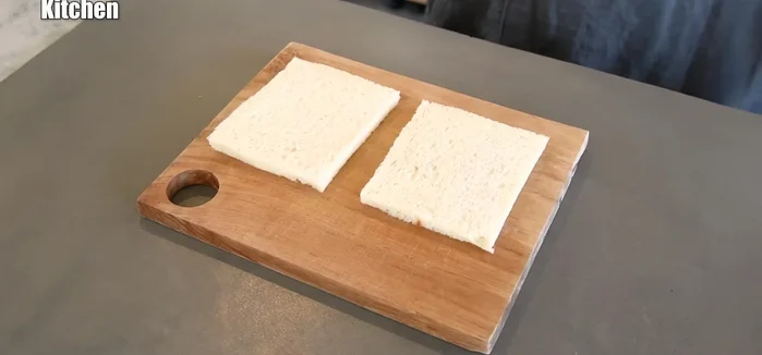 Assemble the pie: Place the cooked apples onto one slice of bread, top with another slice, and press down firmly to flatten and create a sandwich.