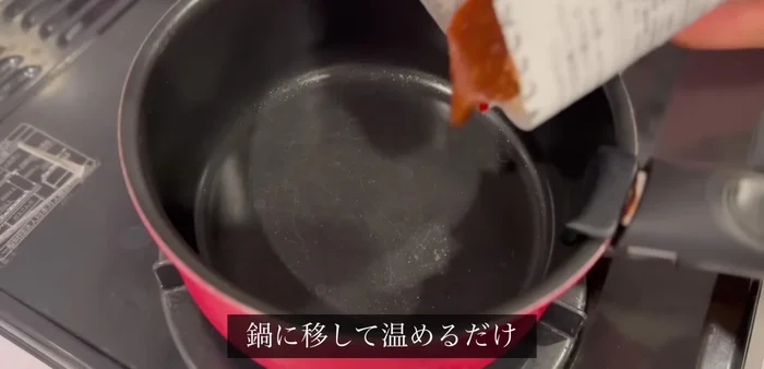 Transfer stewed beef tendon to a pot and heat.