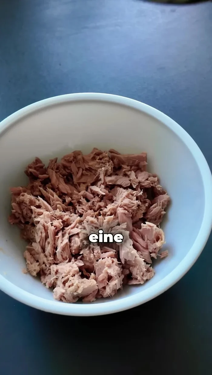 Drain the tuna and place it in a bowl.