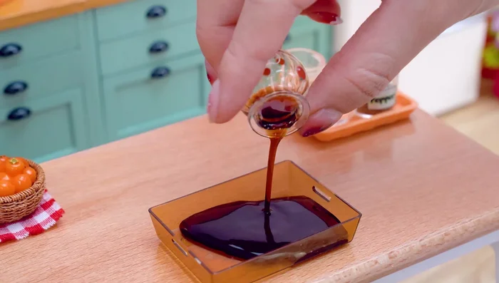 Make the sauce: Combine soy sauce, pepper, garlic powder, and vinegar. Mix well.