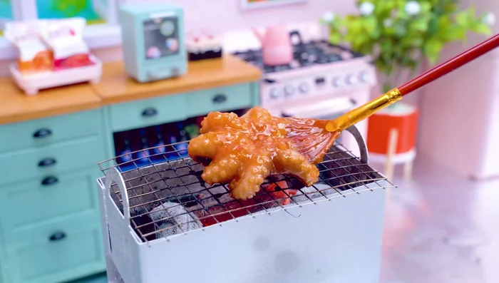Grill the octopus and spread sauce again.