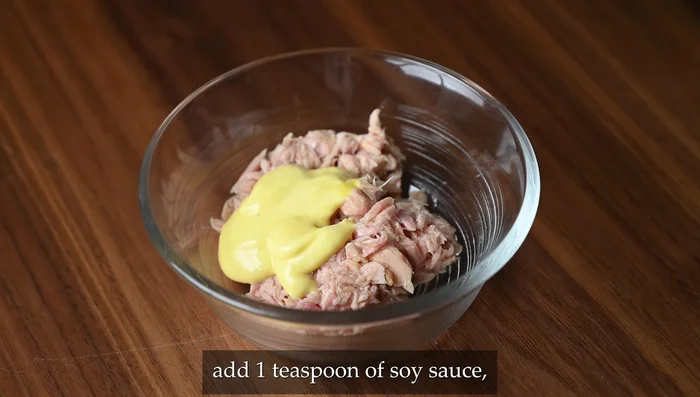 Transfer tuna to a bowl. Mix in mayonnaise, soy sauce, and pepper.