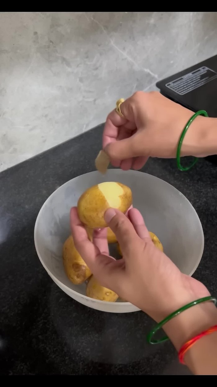 Peel and grate the boiled potatoes, ensuring no lumps remain.
