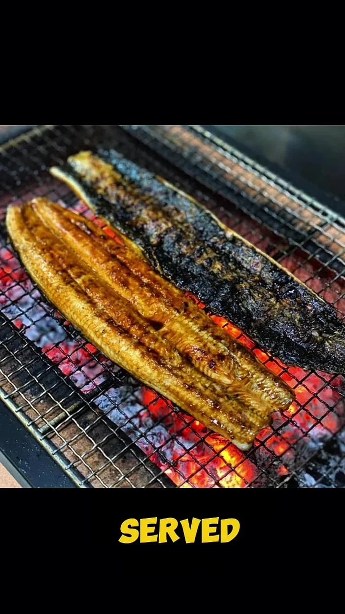 Glaze the grilled eel.