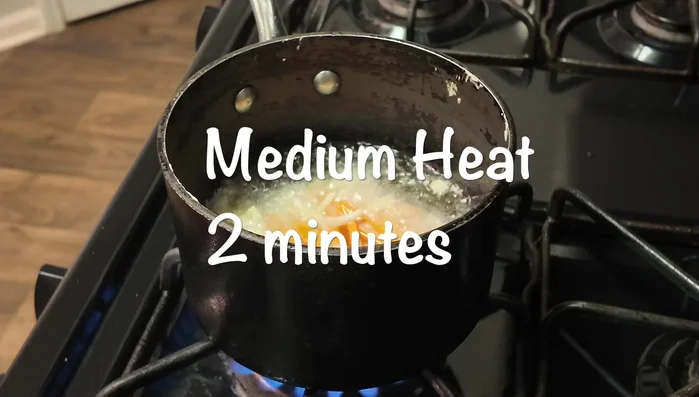 Flip the kakiage and fry for another 2 minutes.