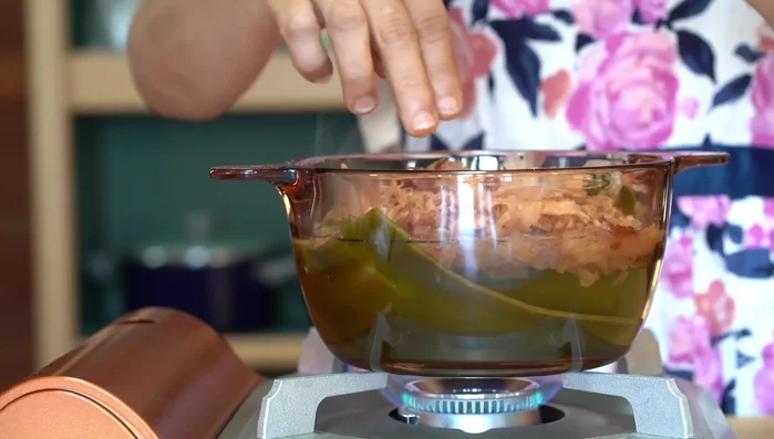 Simmer for 1-2 minutes, skim off foam, turn off heat.