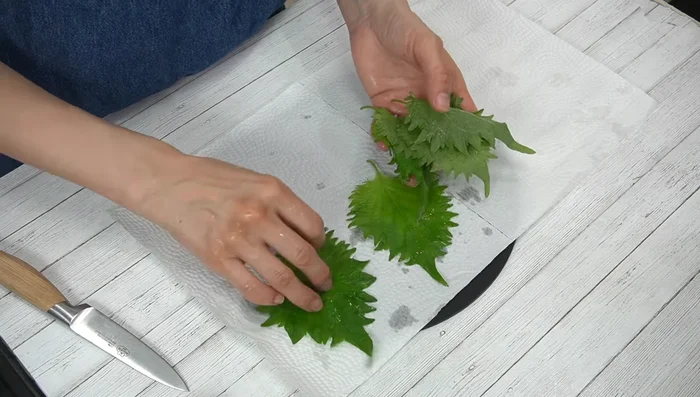 Wash and dry shiso leaves. Remove the stems.