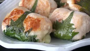 Moist Grilled Chicken Fillet with Cheese & Shiso: Easy Recipe!