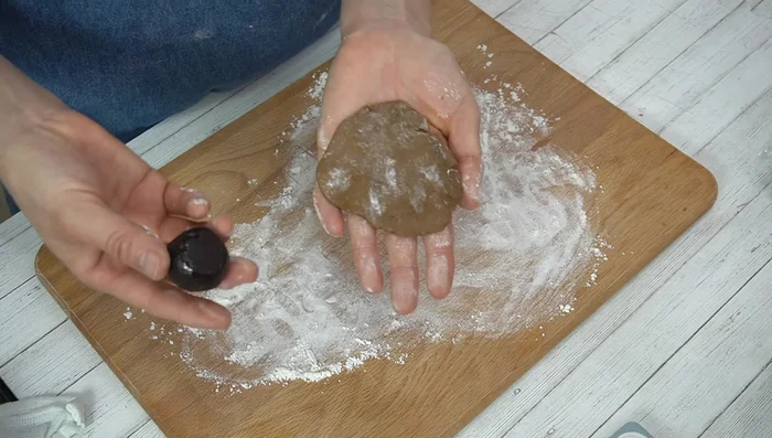 Roll each dough piece, place a portion of the filling in the center, wrap and seal tightly. Shape into balls.