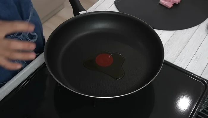 Heat olive oil in the frying pan over medium heat.
