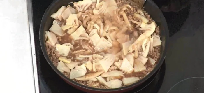 Simmer on medium heat until most of the liquid evaporates (5-7 minutes).