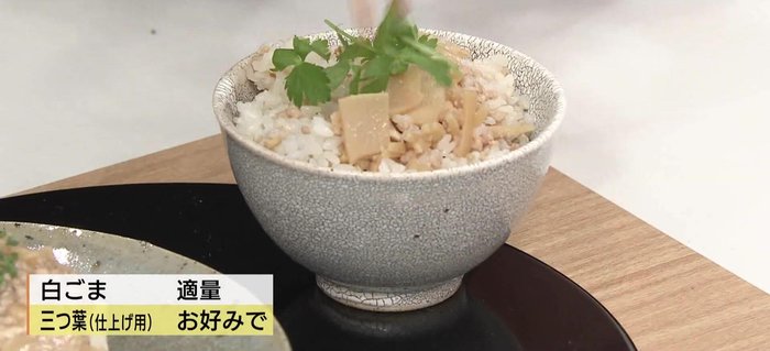 Serve the mixed rice topped with the thickened tofu.