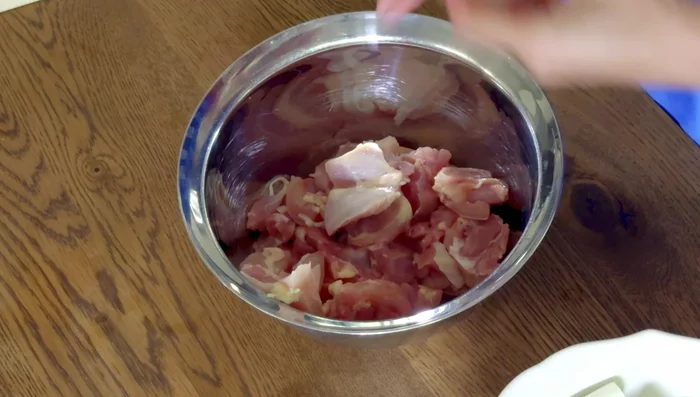 Marinate chicken with cooking wine, salt, and pepper. Let it sit for 10 minutes.