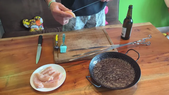 Prepare the chicken fillets and thread them onto skewers.