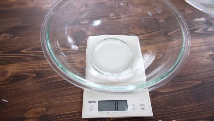 Measure out 90g of water.