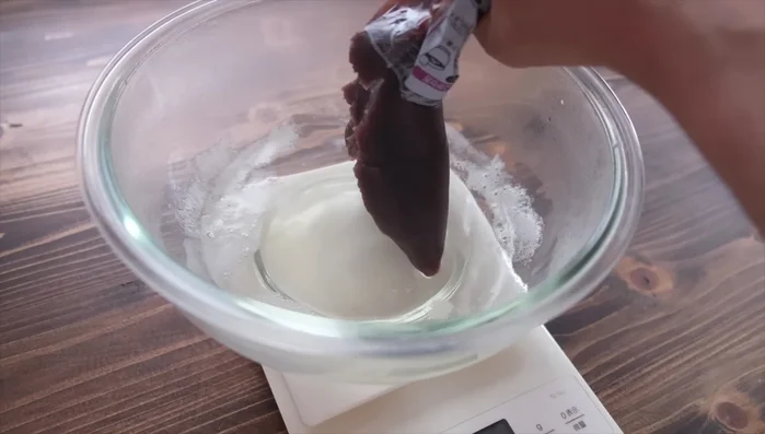 Add 150g of koshian and a pinch of salt. Mix well until the bean paste is melted and there are no lumps.