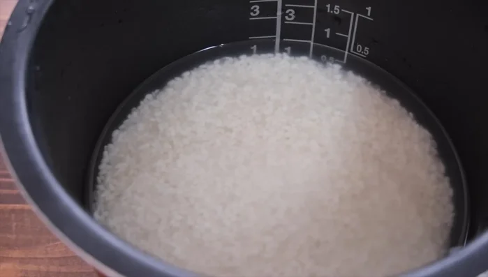 Add 15g of sugar and a pinch of salt.