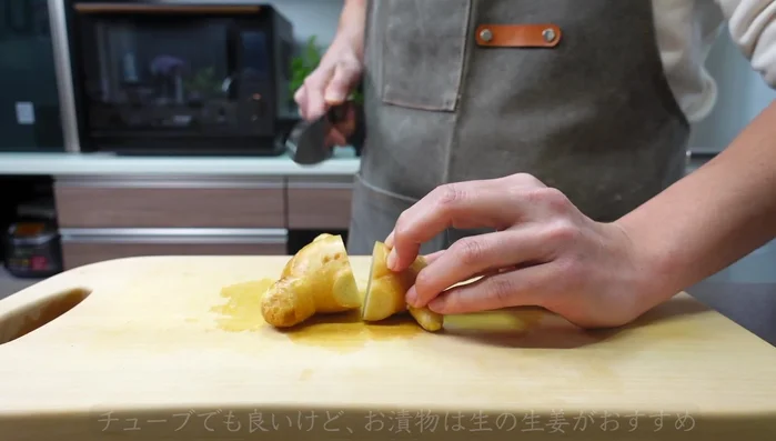 Thinly slice the ginger. For best results, layer the slices and then cut into thin strips.