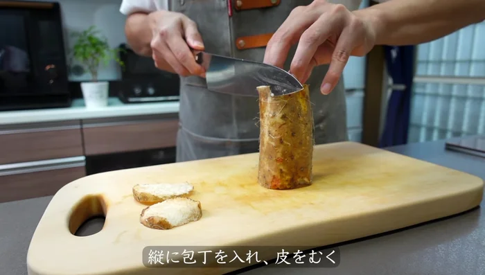 Peel the yam. Place cut side down and insert knife vertically to peel.