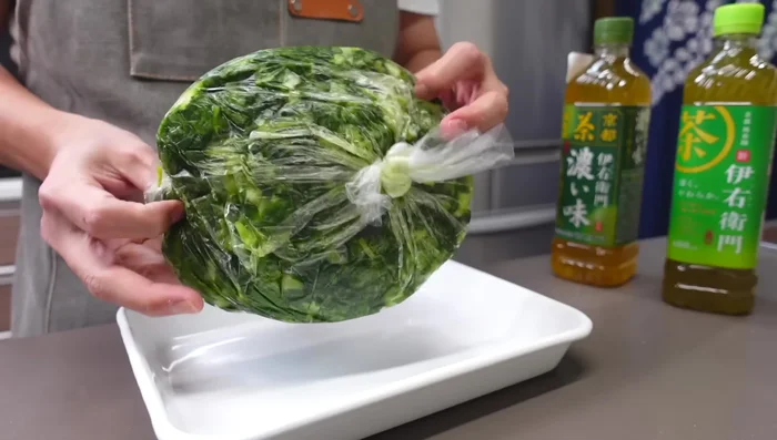 After an hour, squeeze out the excess moisture from the radish leaves.