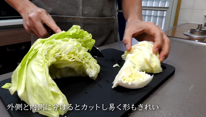 Cut the cabbage into approximately 3cm wide pieces. Cut lengthwise, then rotate 90 degrees and cut again to create uniform pieces.