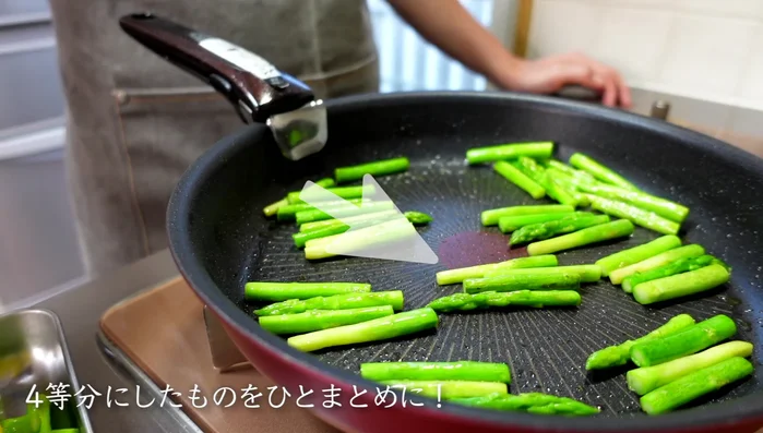 Combine all four asparagus parts in the pan. If it doesn't fit, remove some and add them back later.